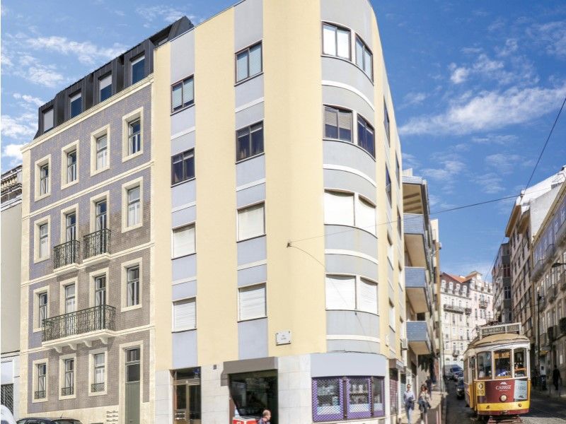 apartment 8 Rooms for sale on Lisboa (1170)
