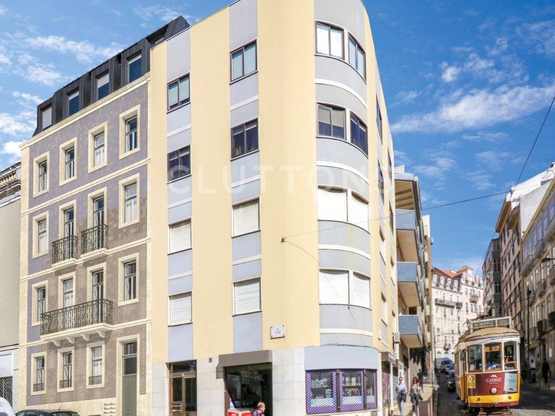 apartment 8 Rooms for sale on Lisboa (1170)
