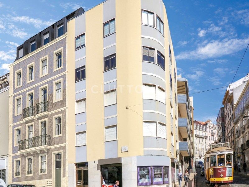 apartment 8 Rooms for sale on Lisboa (1170)