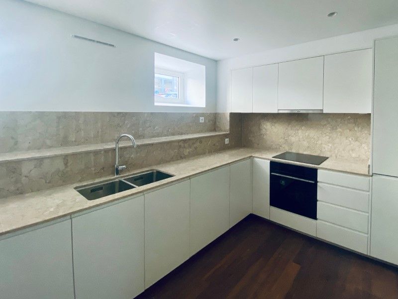 apartment 8 Rooms for sale on Lisboa (1170)