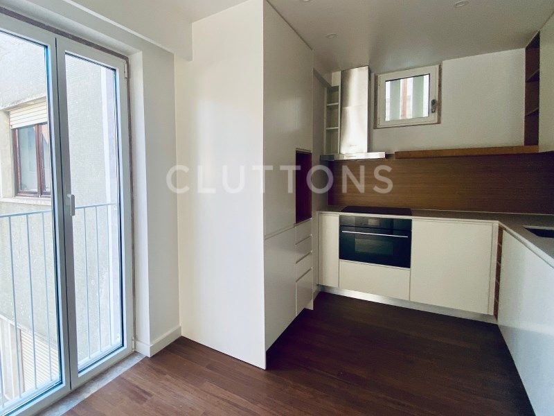 apartment 8 Rooms for sale on Lisboa (1170)