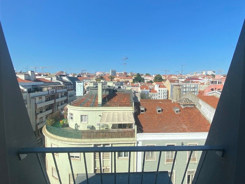 apartment 8 Rooms for sale on Lisboa (1170)