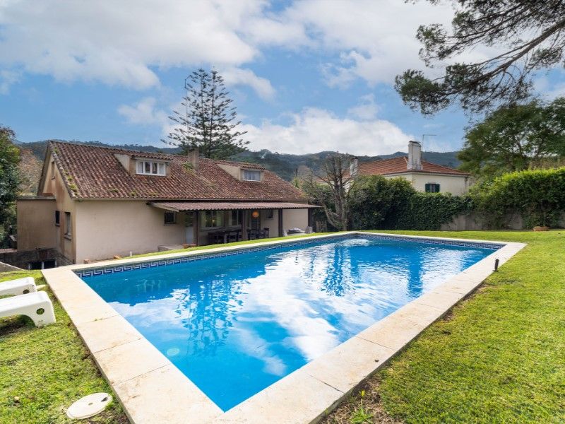 house 15 Rooms for sale on Sintra (2710)