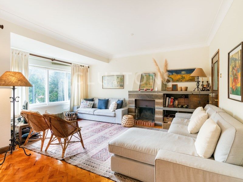 house 15 Rooms for sale on Sintra (2710)