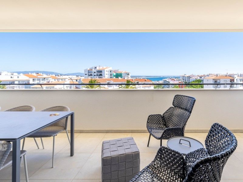 apartment 4 Rooms for sale on Lagos (8600)