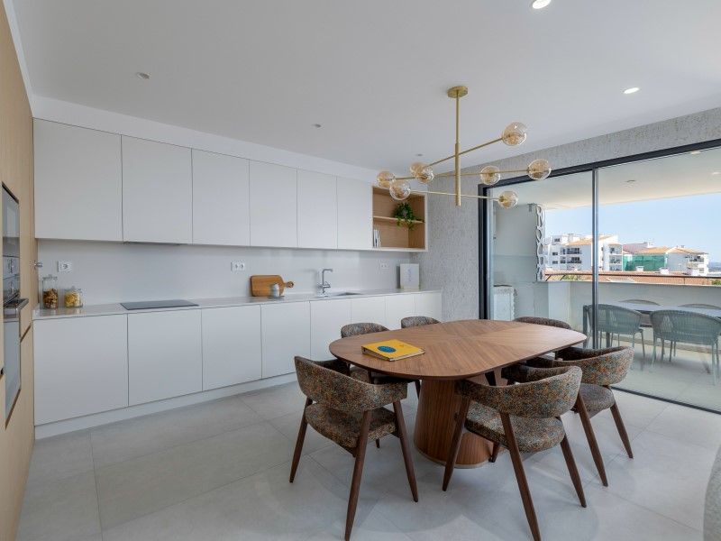 apartment 4 Rooms for sale on Lagos (8600)