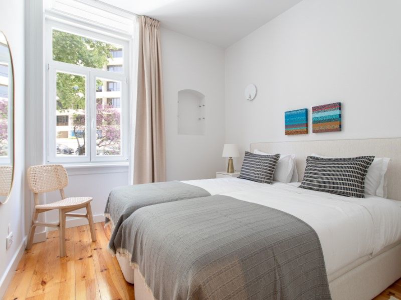 apartment 5 Rooms for sale on Lisboa (1250)