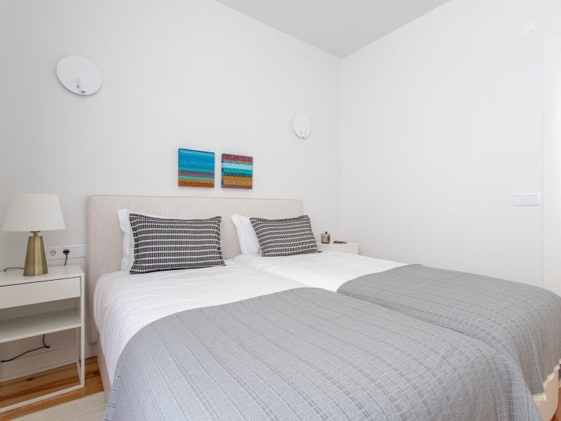 apartment 5 Rooms for sale on Lisboa (1250)