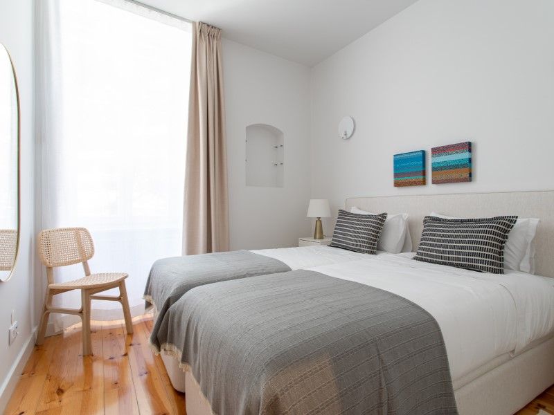 apartment 5 Rooms for sale on Lisboa (1250)