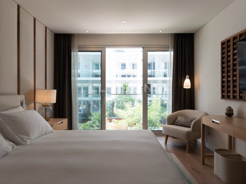 apartment 5 Rooms for sale on Lisboa (1300)