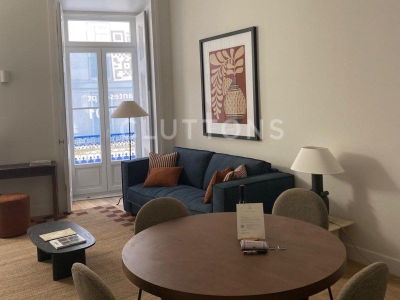 apartment 8 Rooms for sale on Lisboa (1200)