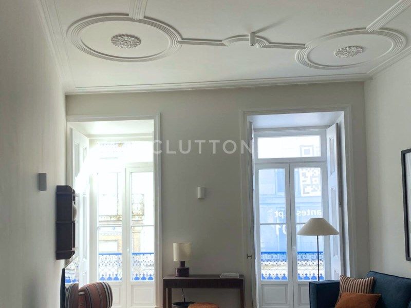 apartment 8 Rooms for sale on Lisboa (1200)