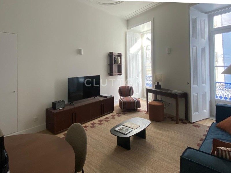 apartment 8 Rooms for sale on Lisboa (1200)