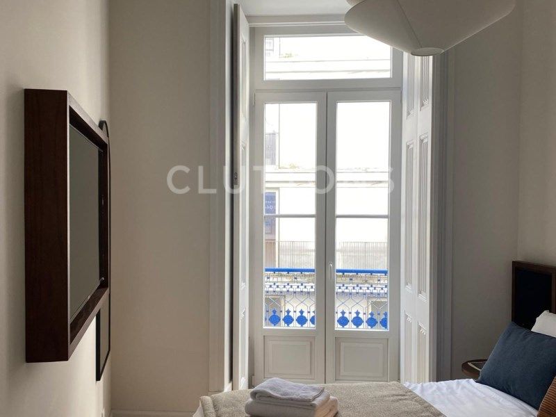 apartment 8 Rooms for sale on Lisboa (1200)