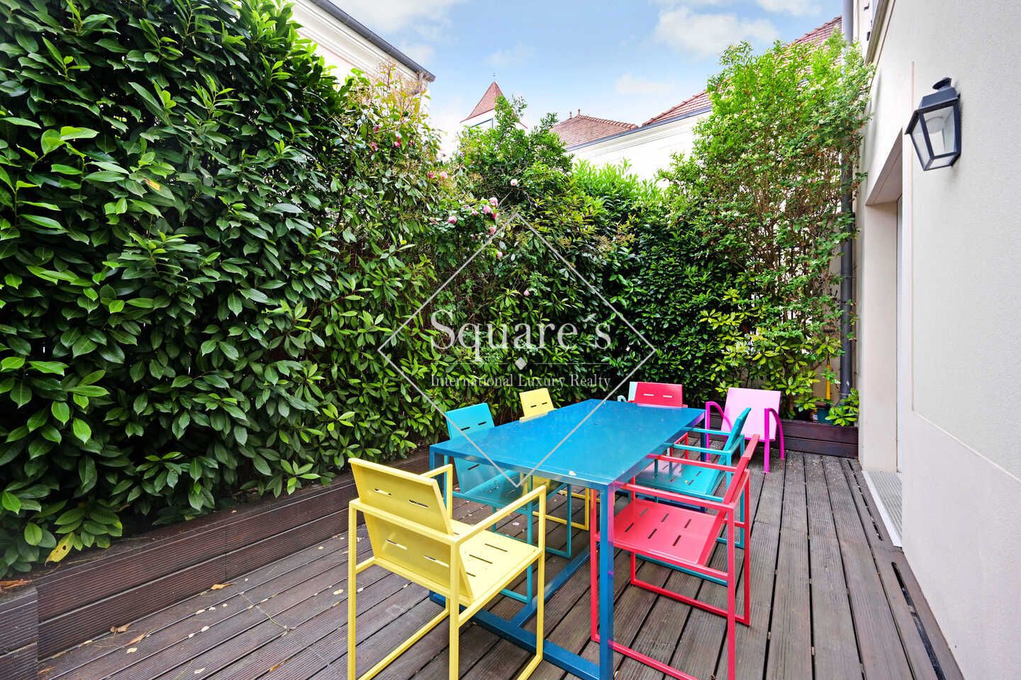 house 5 Rooms for sale on PUTEAUX (92800)