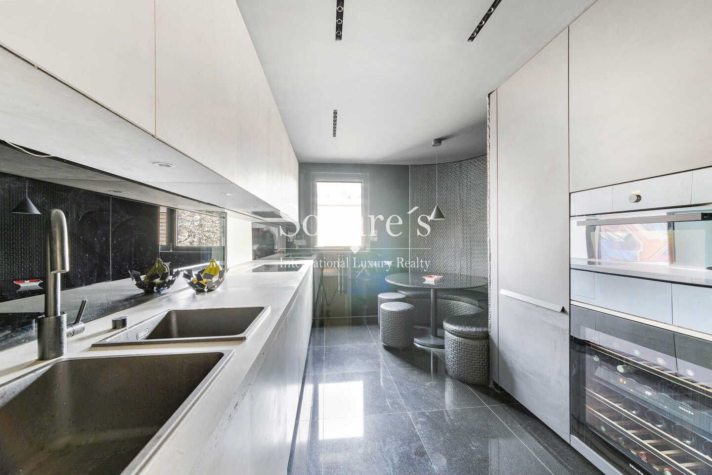 apartment 6 Rooms for sale on Paris 17ème (75017) Sale Apartment Paris 17ème 6 Rooms 193 m²