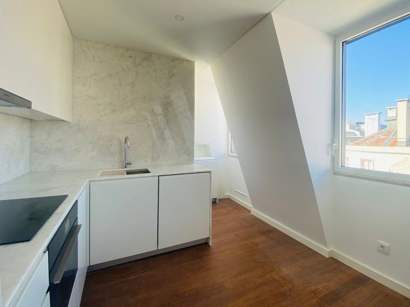 apartment 5 Rooms for sale on Lisboa (1170)