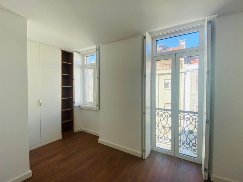 apartment 5 Rooms for sale on Lisboa (1170)
