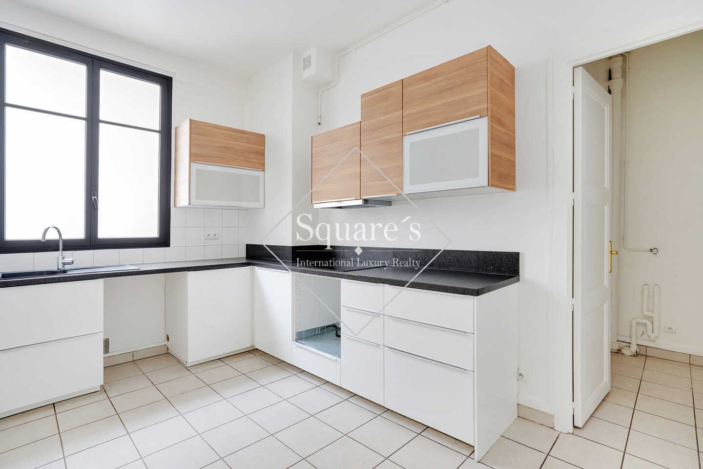 apartment 6 Rooms for sale on Neuilly-sur-Seine (92200) Sale Apartment Neuilly-sur-Seine 6 Rooms 161 m²