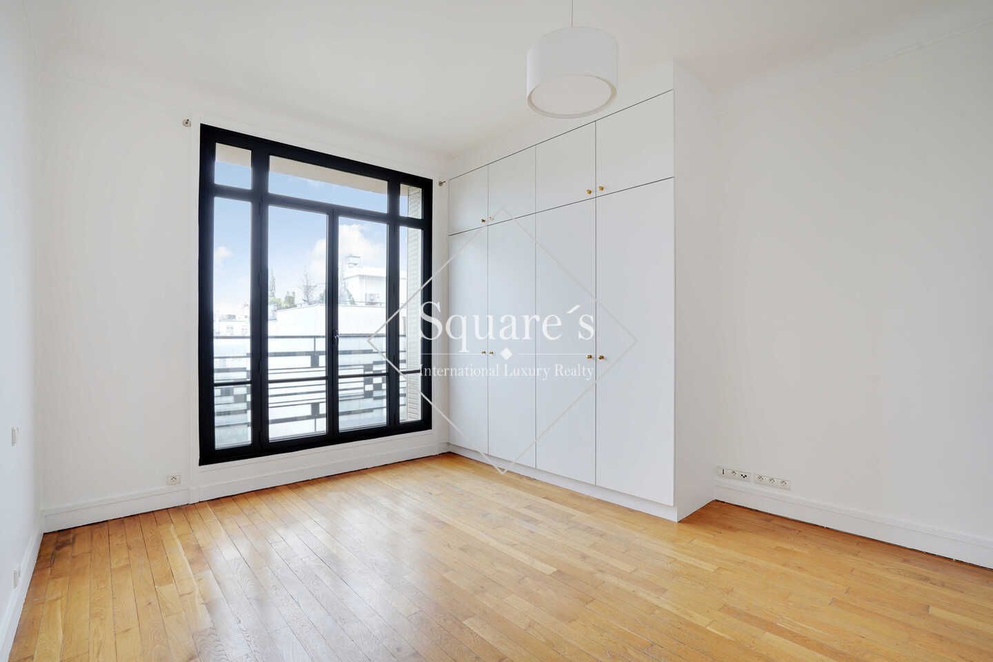 apartment 6 Rooms for sale on Neuilly-sur-Seine (92200) Sale Apartment Neuilly-sur-Seine 6 Rooms 172 m²