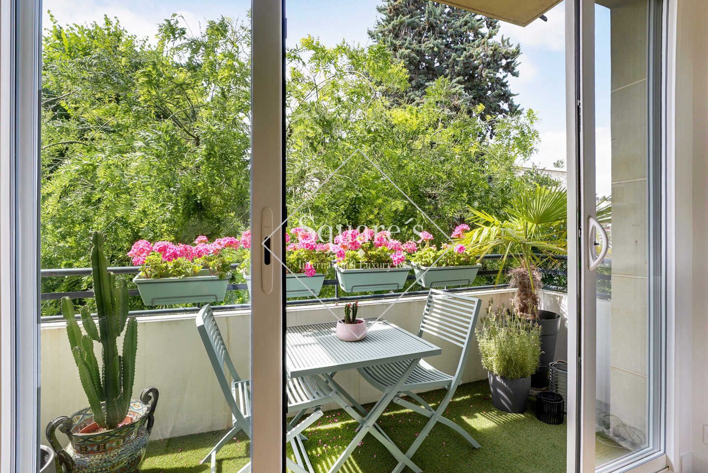 apartment 4 Rooms for sale on Neuilly-sur-Seine (92200) Sale Apartment Neuilly-sur-Seine 4 Rooms 98 m²