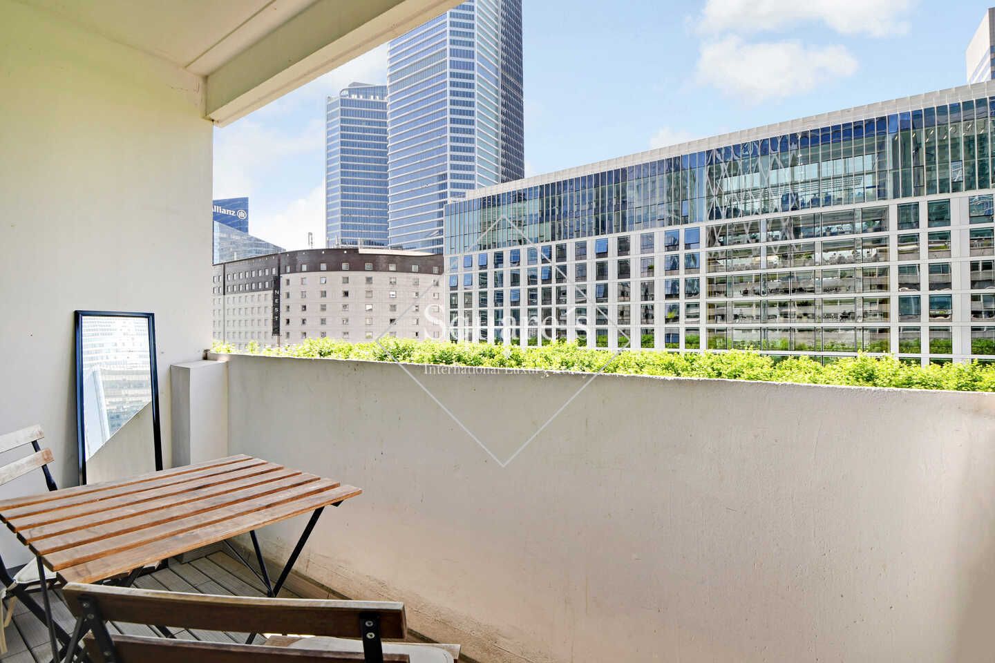 apartment 2 Rooms for sale on Courbevoie (92400)