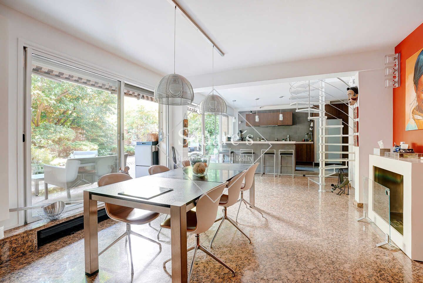 Sale Apartment Neuilly-sur-Seine 8 Rooms 189 m²