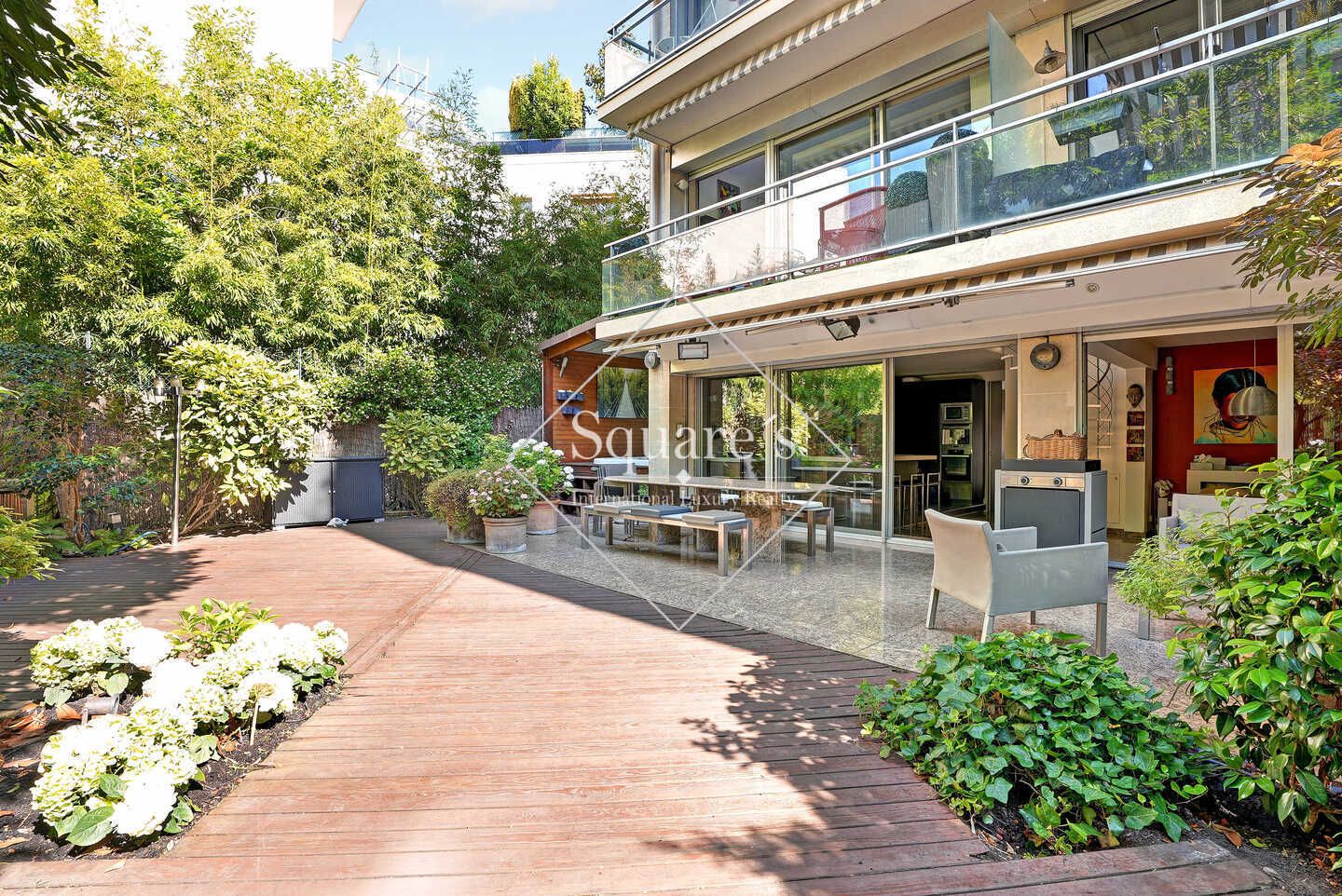 apartment 8 Rooms for sale on Neuilly-sur-Seine (92200)