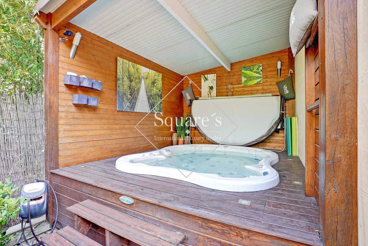 apartment 8 Rooms for sale on Neuilly-sur-Seine (92200)