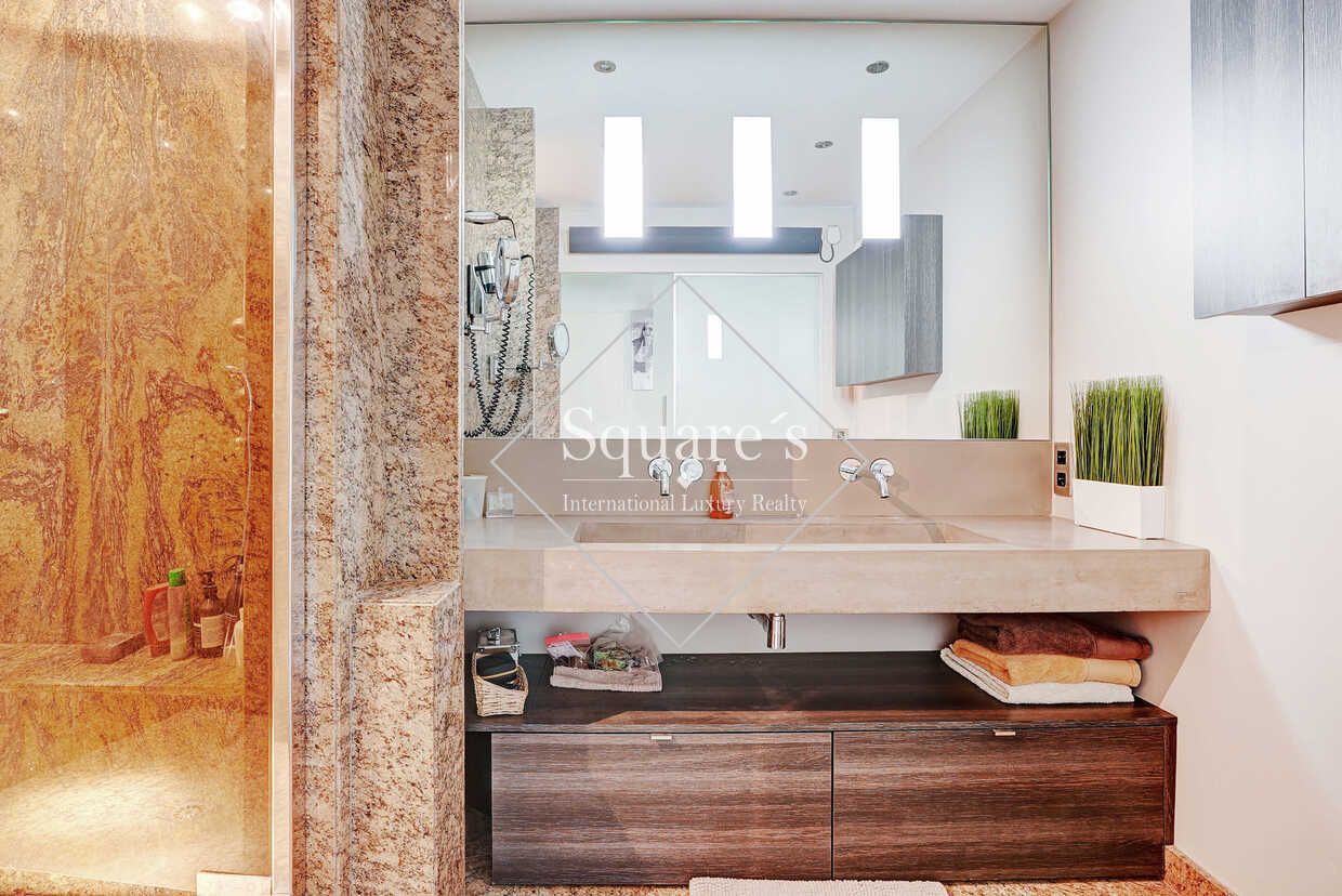 apartment 8 Rooms for sale on Neuilly-sur-Seine (92200)