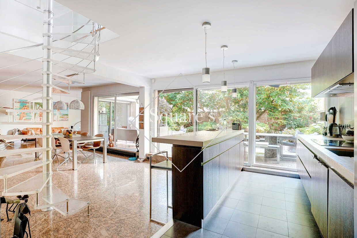 apartment 8 Rooms for sale on Neuilly-sur-Seine (92200)