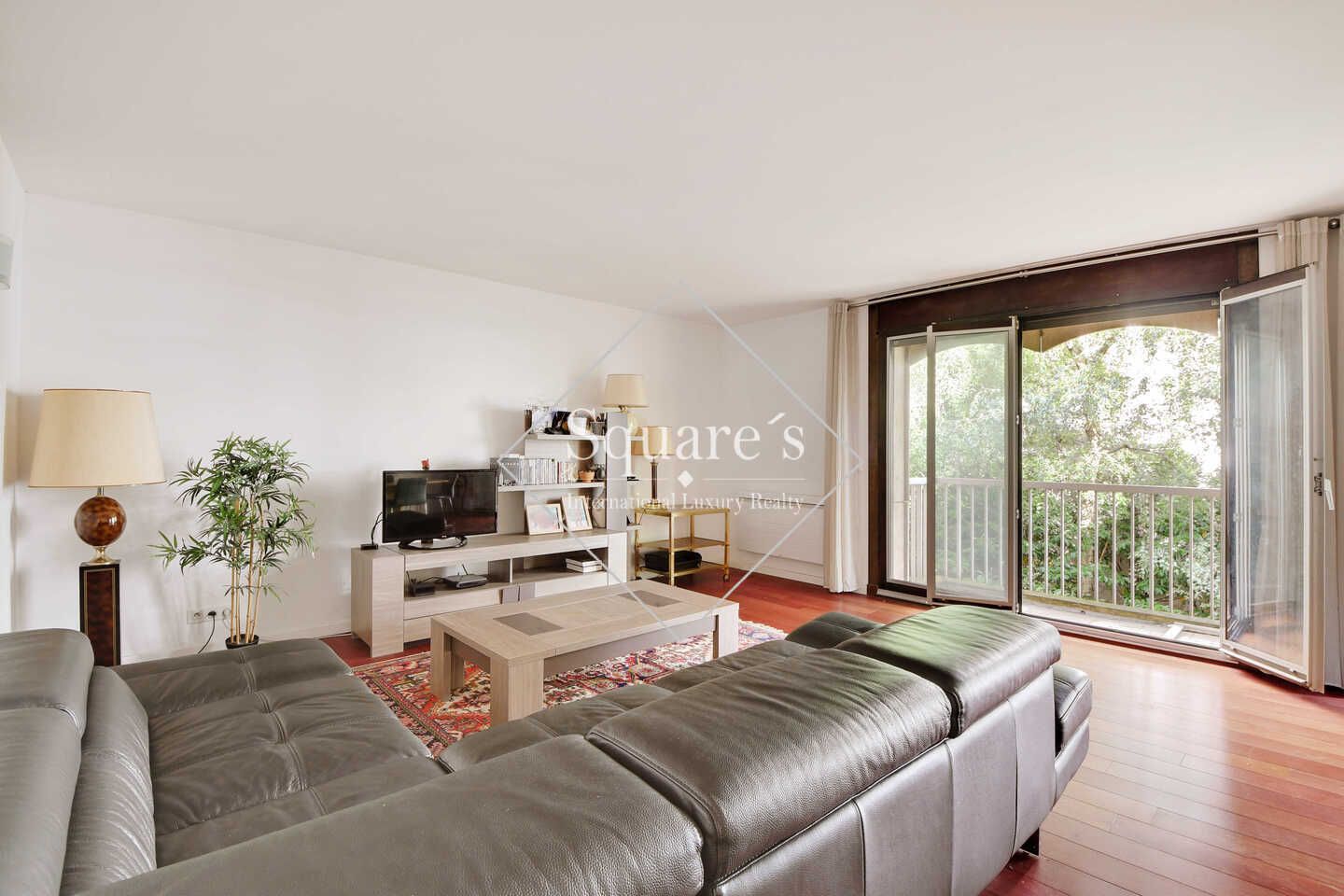 apartment 4 Rooms for sale on Neuilly-sur-Seine (92200) Sale Apartment Neuilly-sur-Seine 4 Rooms 91 m²