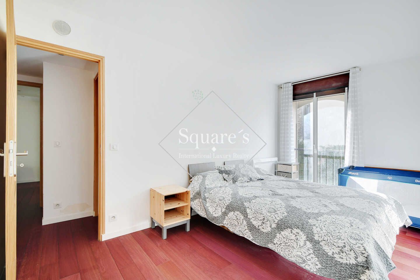 apartment 4 Rooms for sale on Neuilly-sur-Seine (92200)