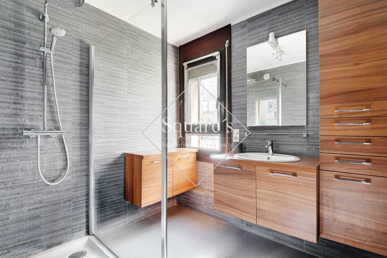 apartment 4 Rooms for sale on Neuilly-sur-Seine (92200)