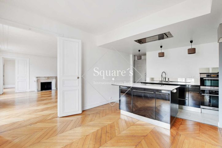 apartment 5 Rooms for sale on Paris 8ème (75008) Sale Apartment Paris 8ème 5 Rooms 147 m²