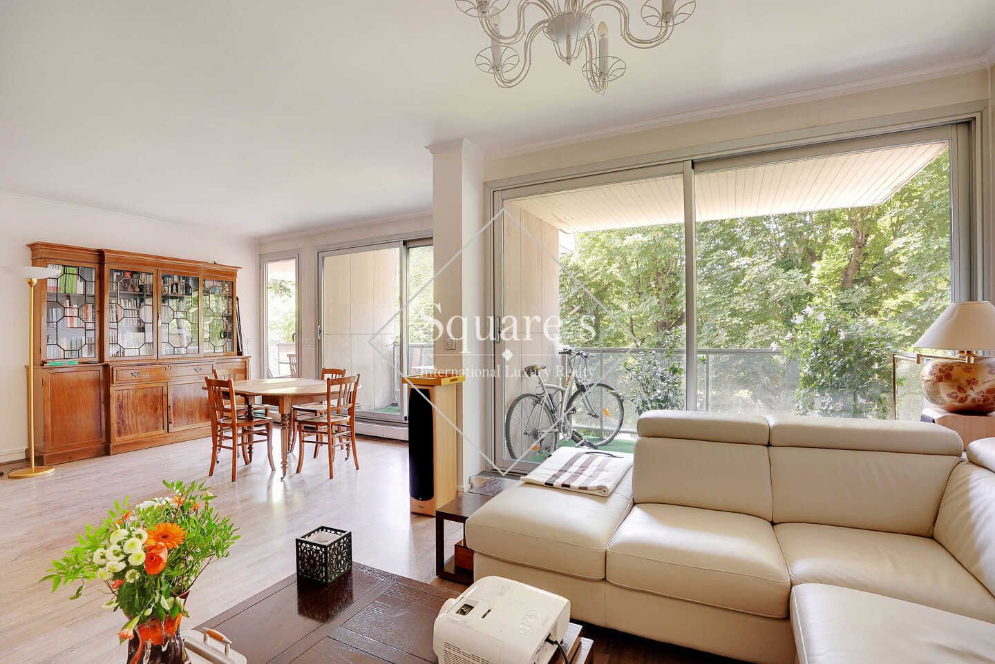 apartment 5 Rooms for sale on Neuilly-sur-Seine (92200)