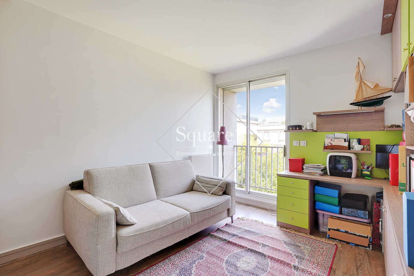 apartment 5 Rooms for sale on Neuilly-sur-Seine (92200)