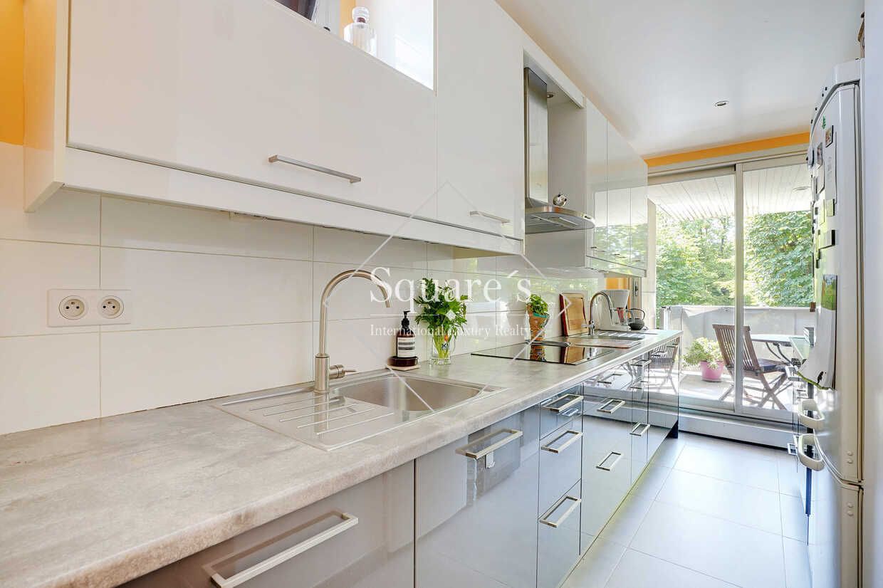 apartment 5 Rooms for sale on Neuilly-sur-Seine (92200)