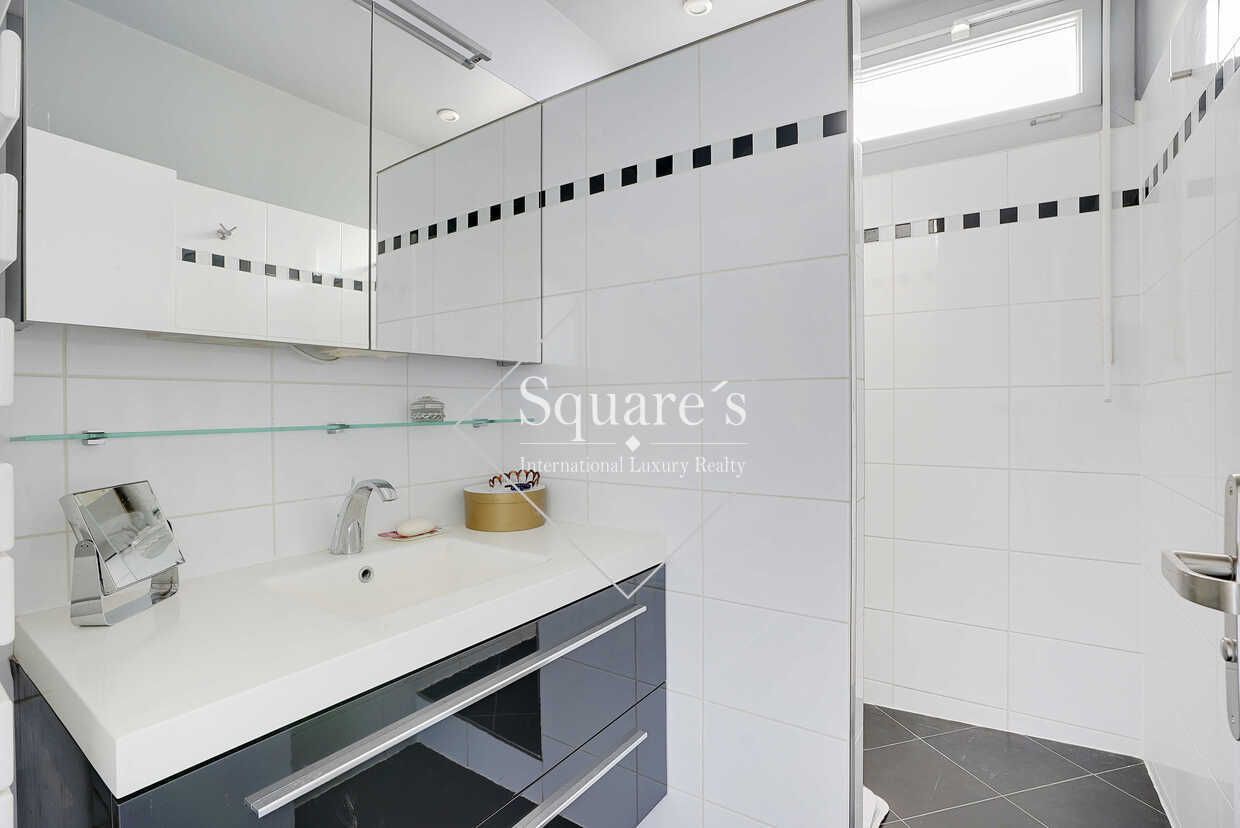 apartment 5 Rooms for sale on Neuilly-sur-Seine (92200)