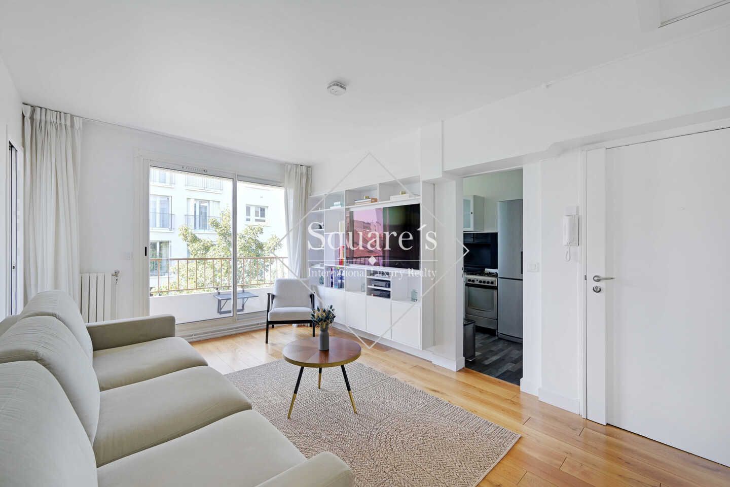 apartment 3 Rooms for sale on Courbevoie (92400)