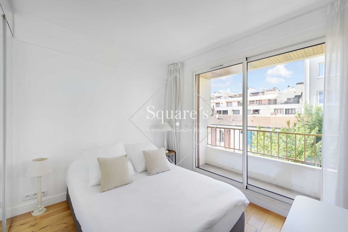 apartment 3 Rooms for sale on Courbevoie (92400)