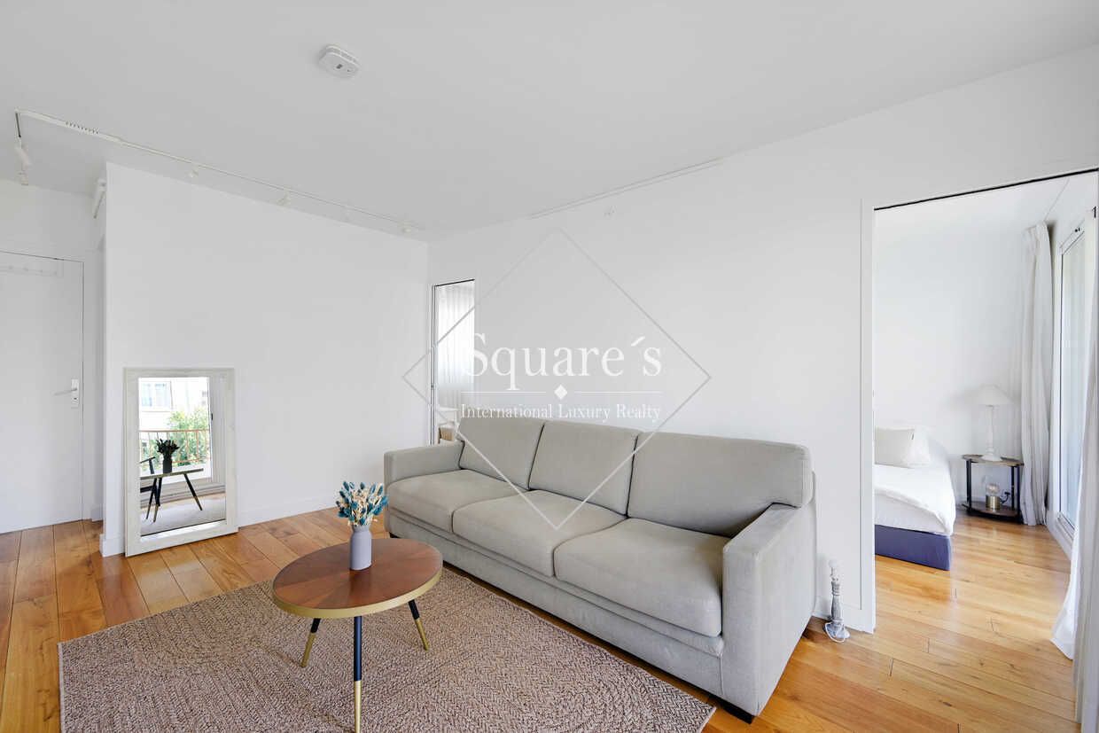 apartment 3 Rooms for sale on Courbevoie (92400)