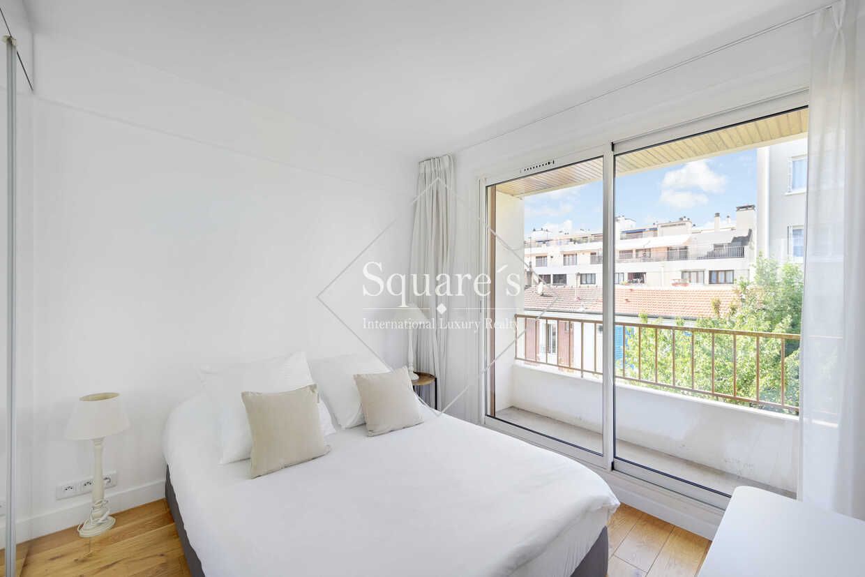 apartment 3 Rooms for sale on Courbevoie (92400)