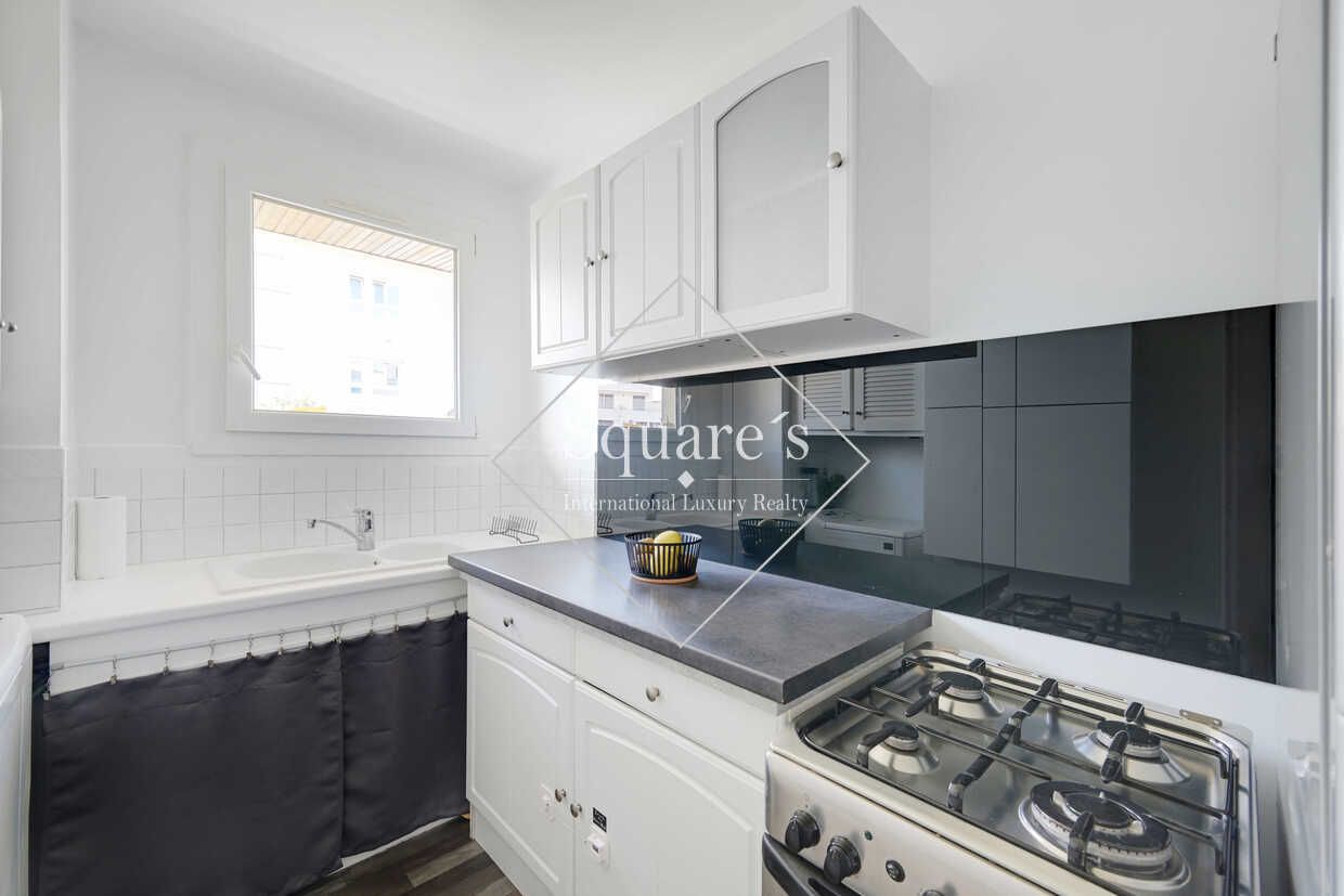 apartment 3 Rooms for sale on Courbevoie (92400)