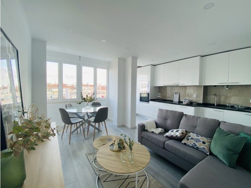 apartment 6 Rooms for sale on Lisboa (1170)