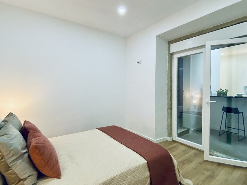 apartment 6 Rooms for sale on Lisboa (1170)