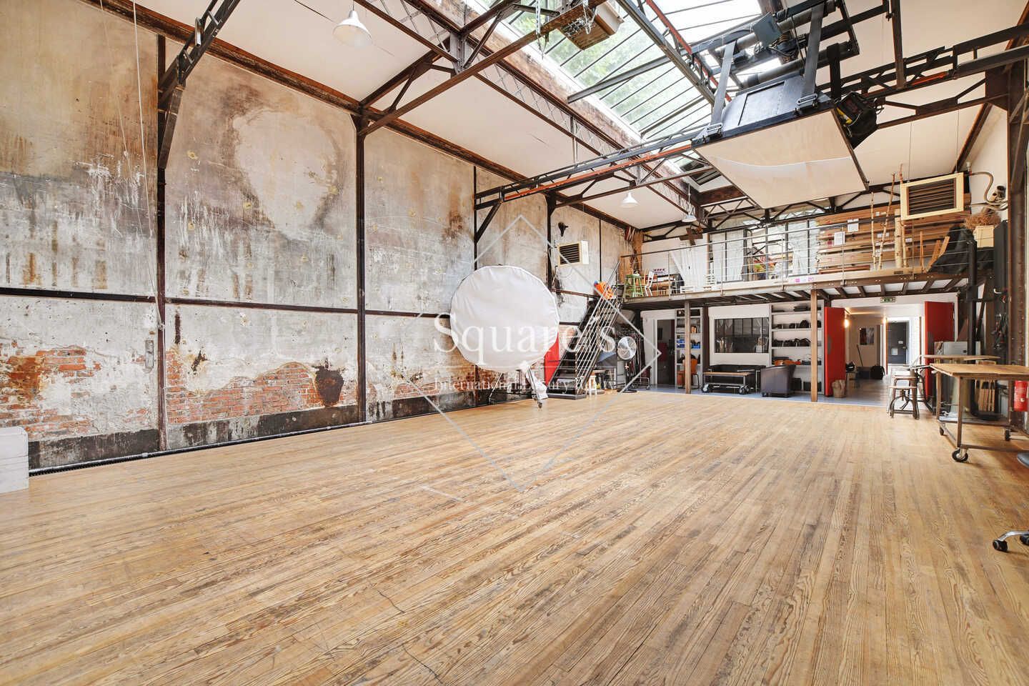 loft 5 Rooms for sale on MONTREUIL (93100) Sale Loft Montreuil 5 Rooms 297 m²