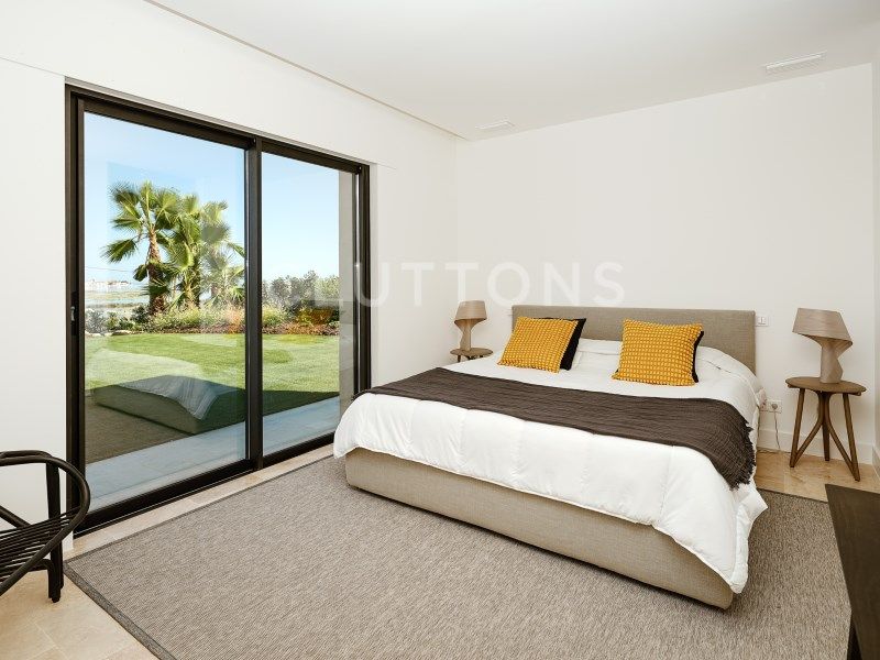 house 10 Rooms for sale on Faro (8005)