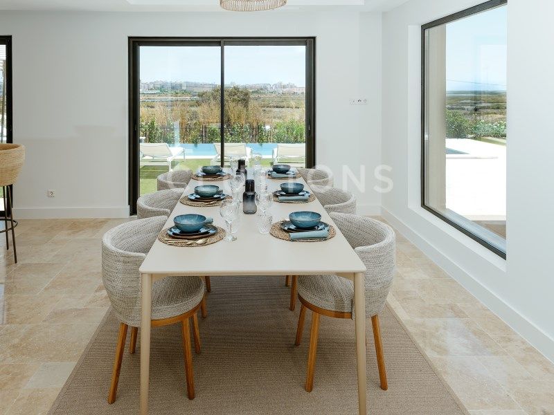 house 10 Rooms for sale on Faro (8005)