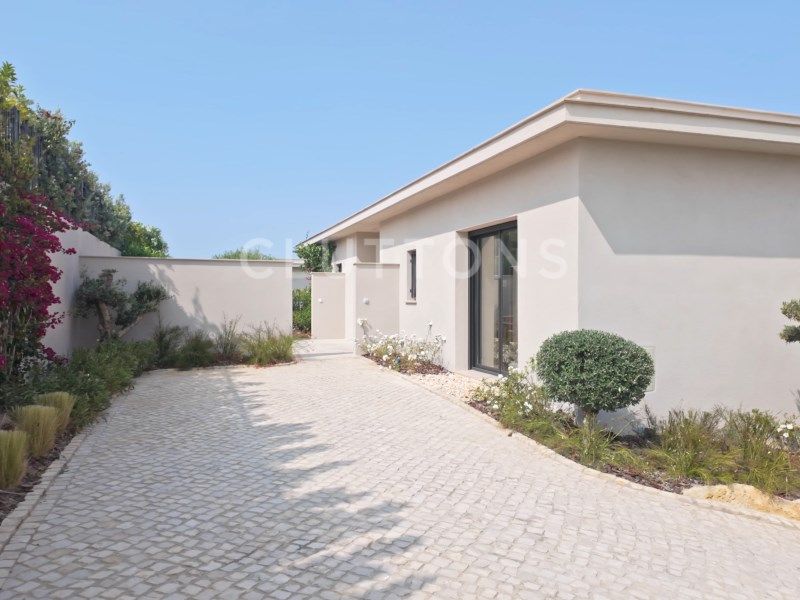 house 10 Rooms for sale on Faro (8005)